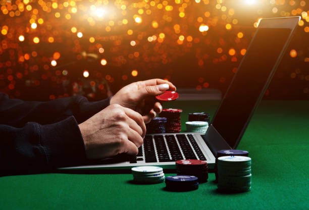 Close-up of live roulette wheel and betting layout at kkslot77 studio